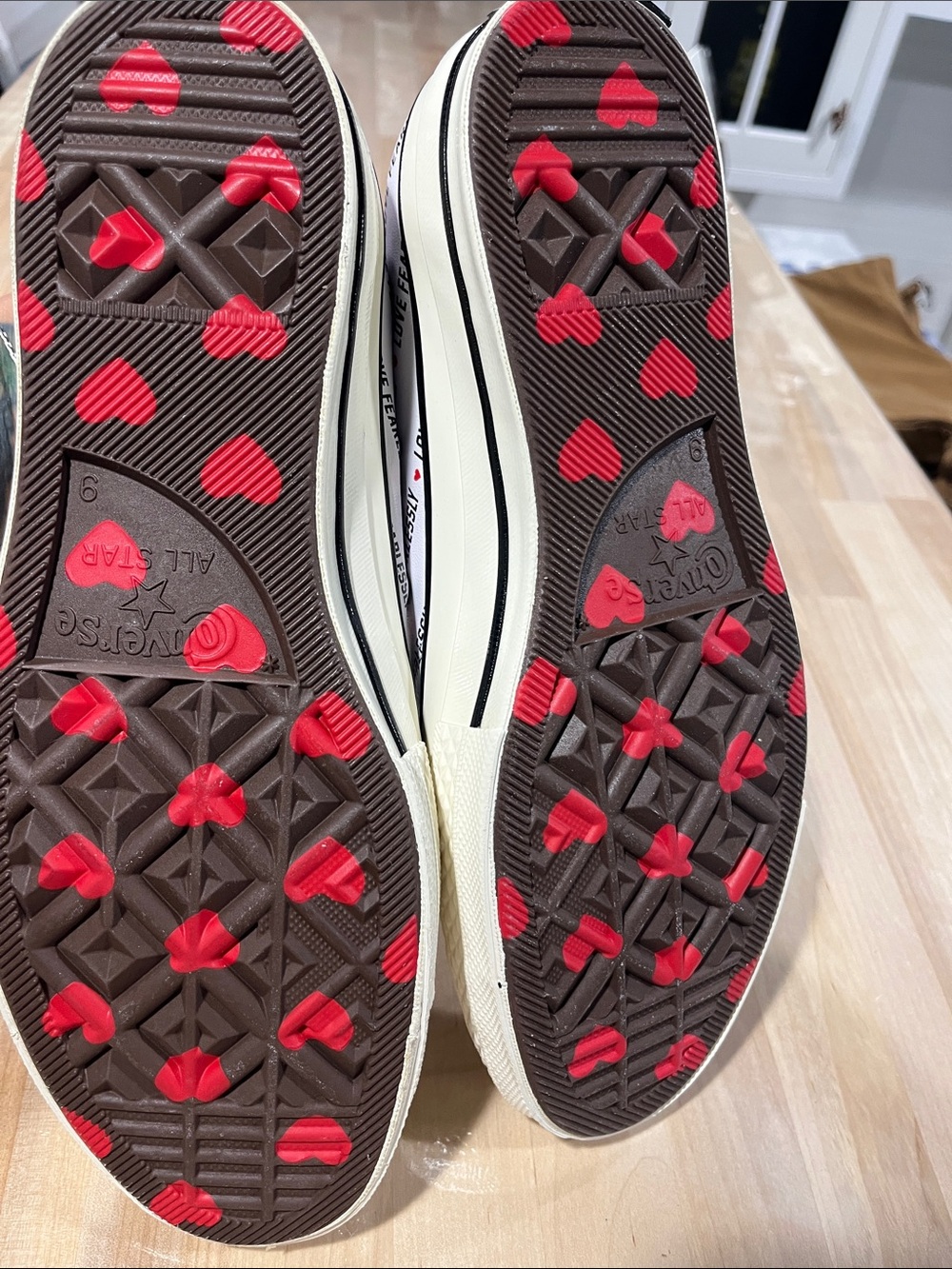 Converse Women's White Low-Top Sneakers with Red Heart love fearlessly new NWOB - Picture 4 of 12